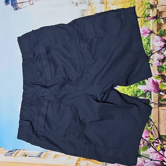 Duluth Trading Co Women's Gray Cargo Shorts Size 18 - Picture 3 of 3